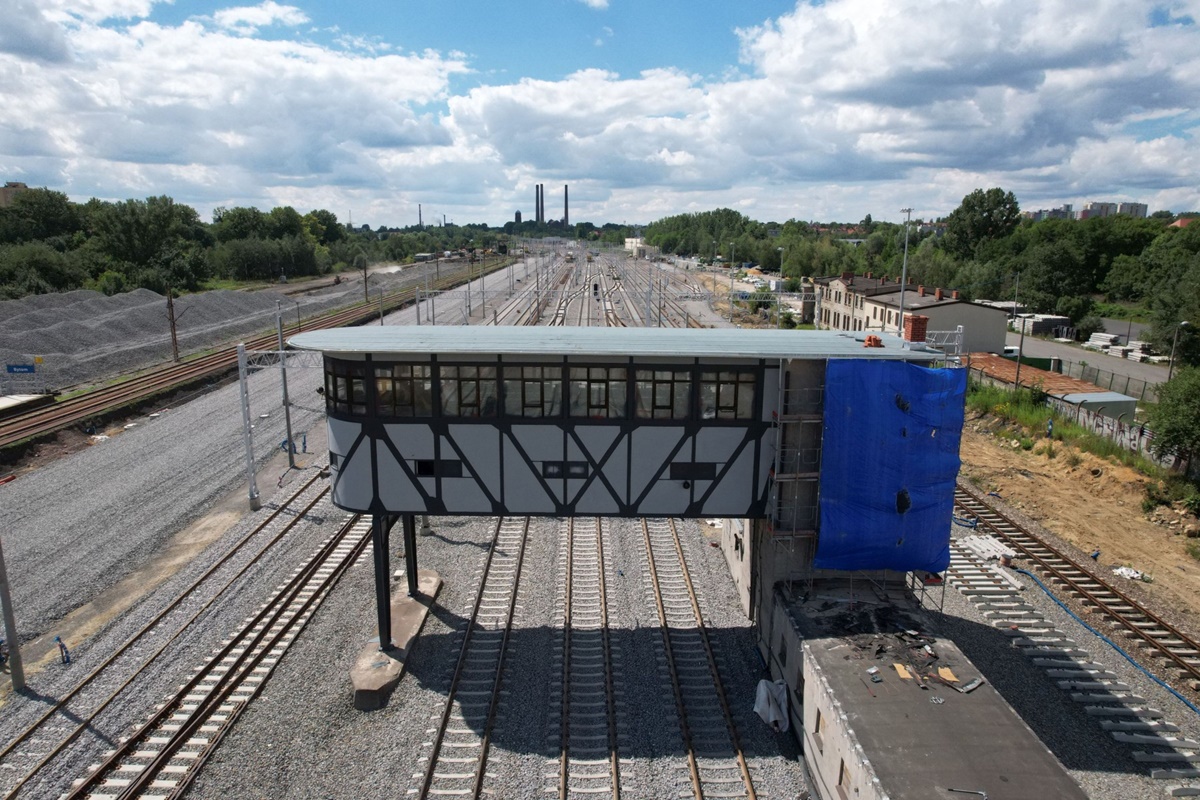 Praca nad remontem nastawni "Bt" trwa!