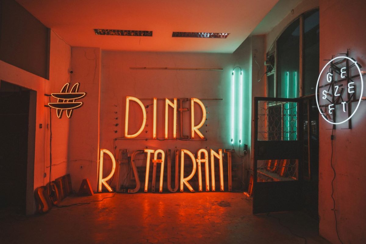 Neony w Bytomiu! Otworzyła się pracownia Dominika Tokarskiego