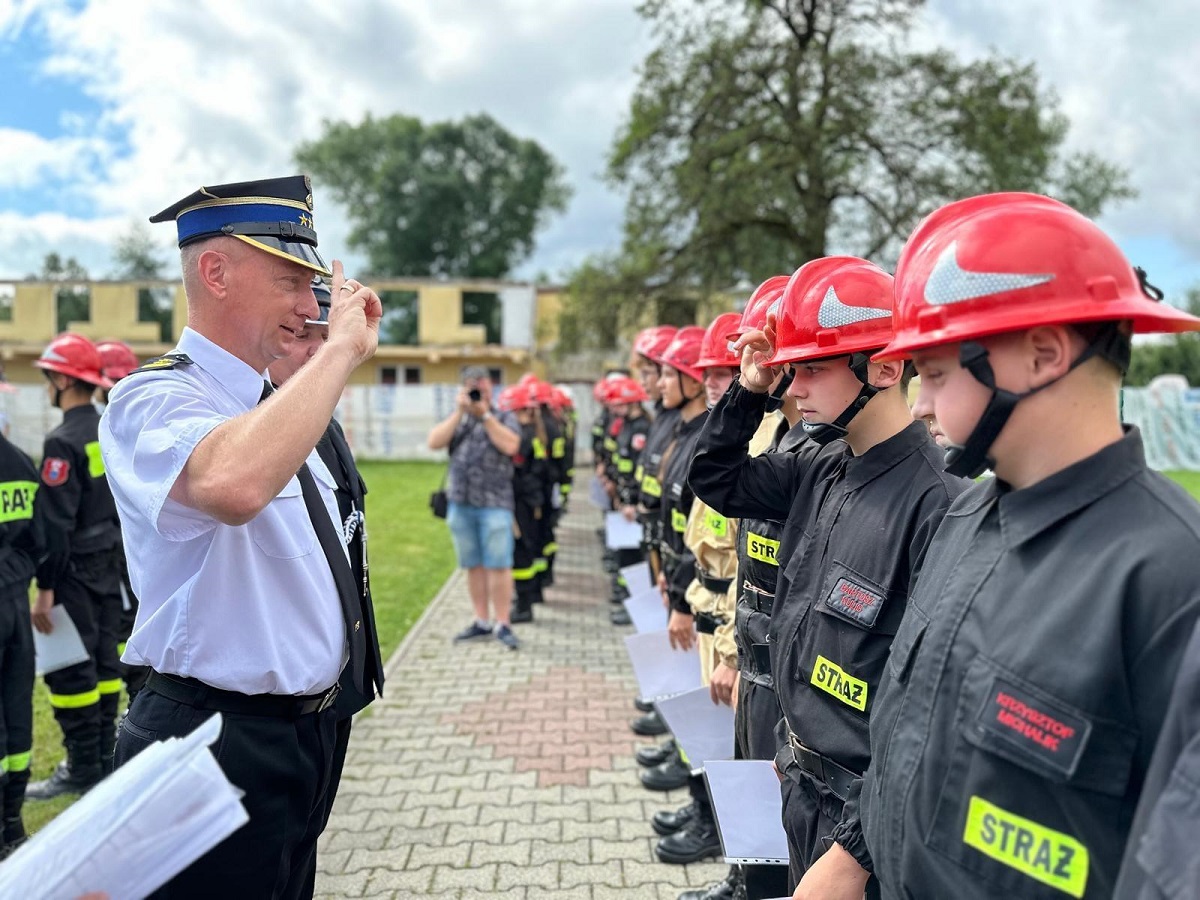 Uroczyste zakończenie obozu szkoleniowego Młodzieżowych Drużyn Pożarniczych