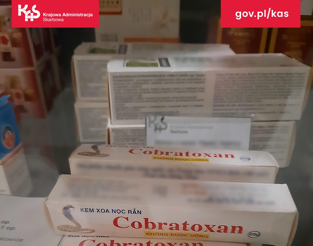 Krem z jadem kobry królewskiej zatrzymany na pyrzowickim lotnisku