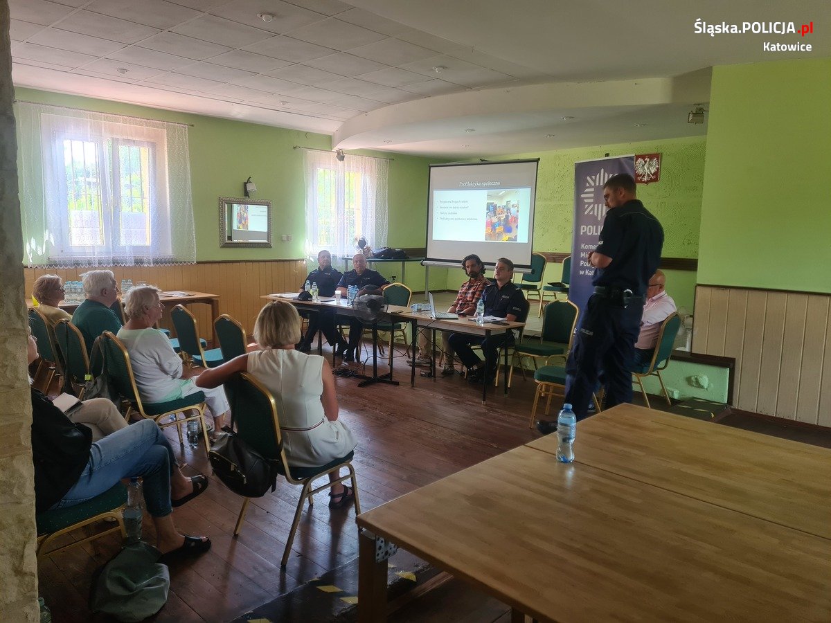Policjanci na spotkaniach z działkowcami
