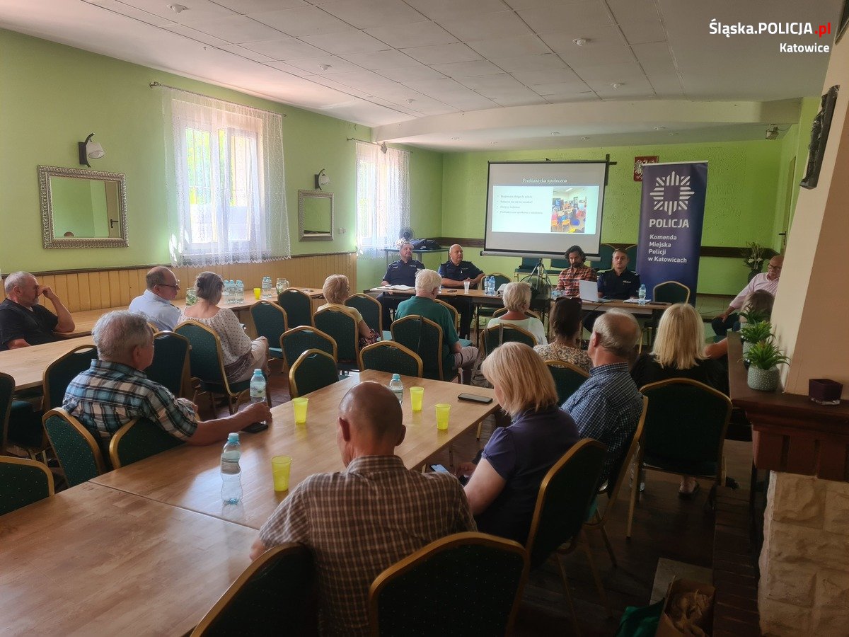 Policjanci na spotkaniach z działkowcami