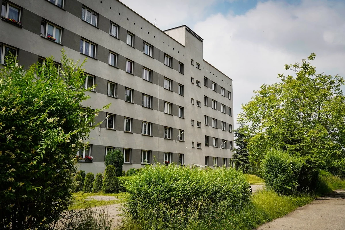 Remont budynku przy Francuskiej 80 – zyskają uczniowie i mieszkańcy