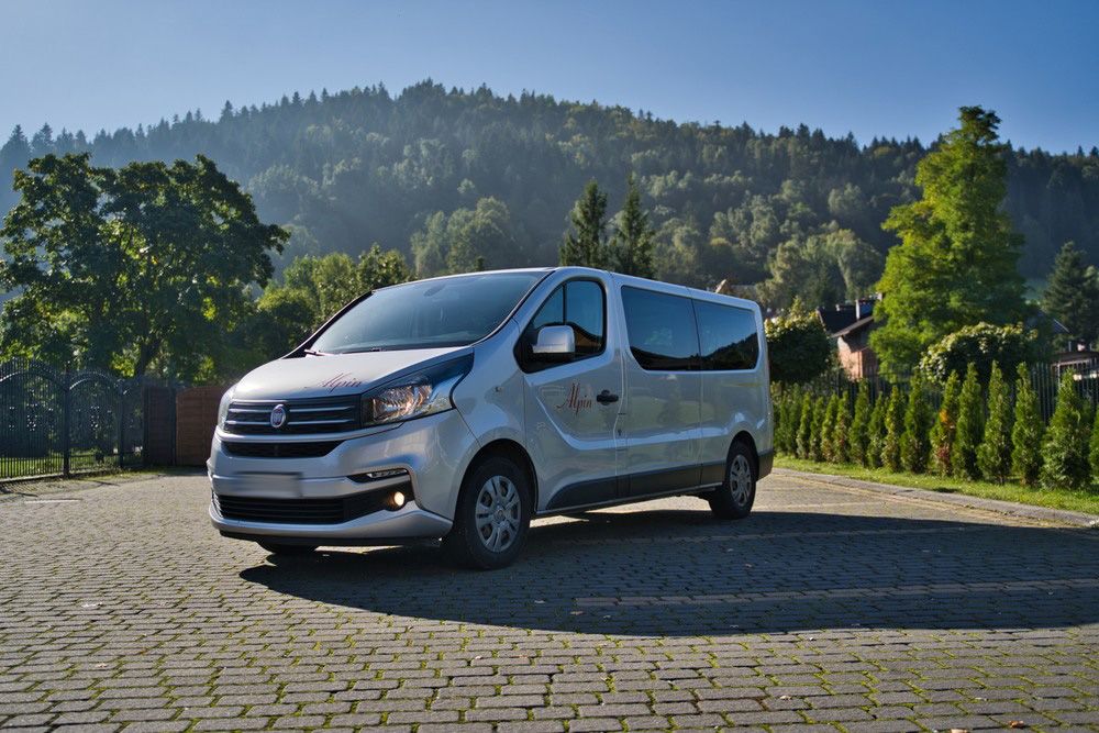 Wynajem busów - droga do komfortu i oszczędności