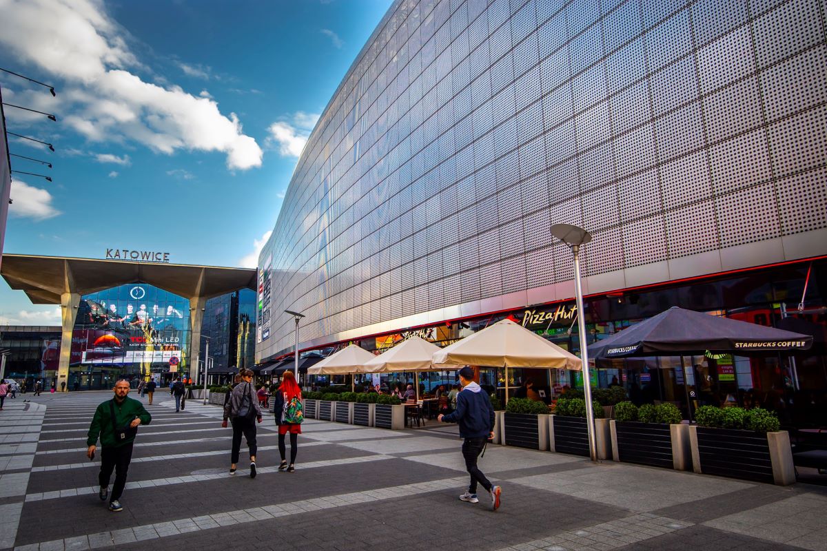 Miejskie granie – Katowicka odda artystom Wolną Scenę zasilaną słońcem