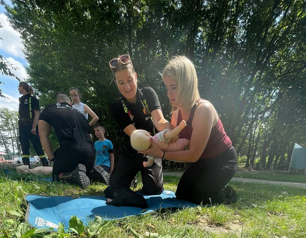 Pokazy ratownictwa wodnego i szkolenia z pierwszej pomocy na kąpielisku Śmieszek w Żorach