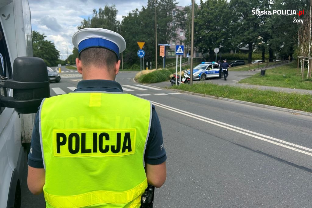 Kolizja samochodu dostawczego ze skuterem w Żorach