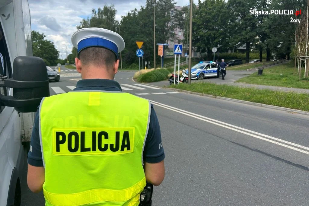 Kolizja samochodu dostawczego ze skuterem w Żorach