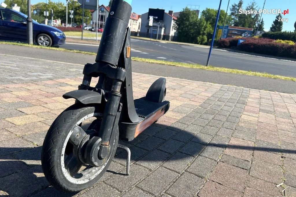 Nocna przejażdżka na hulajnogach po alkoholu. 50-latek z urazem głowy trafił do szpitala