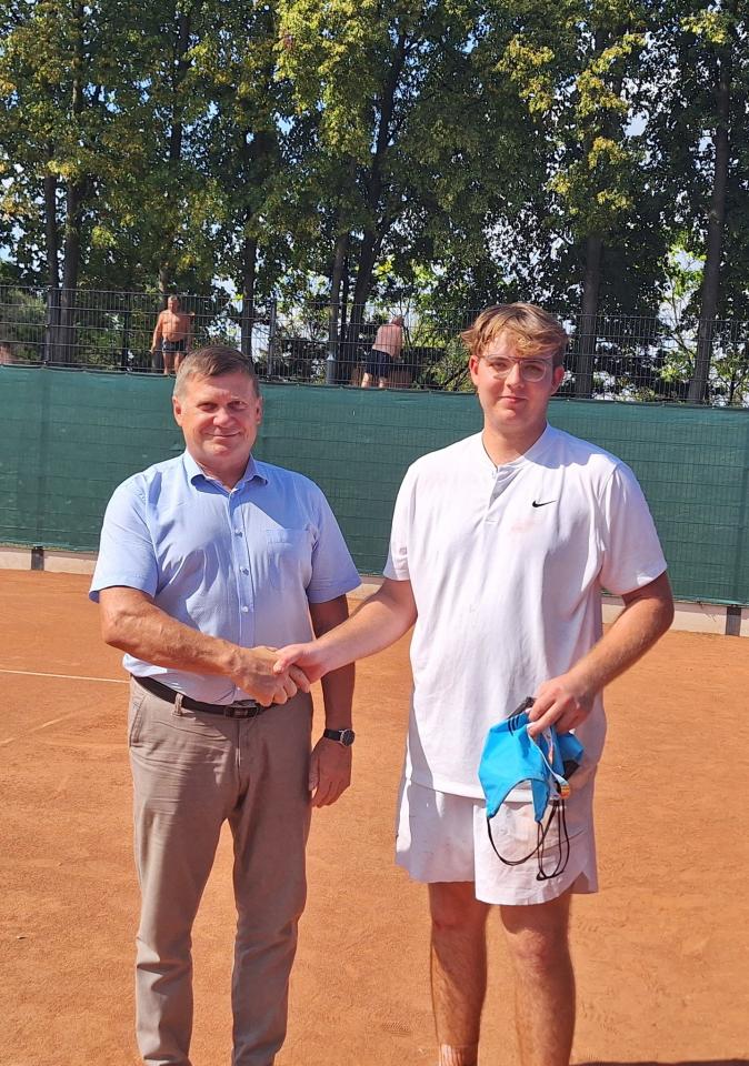 Wakacyjny Turniej Tenisa Ziemnego 15