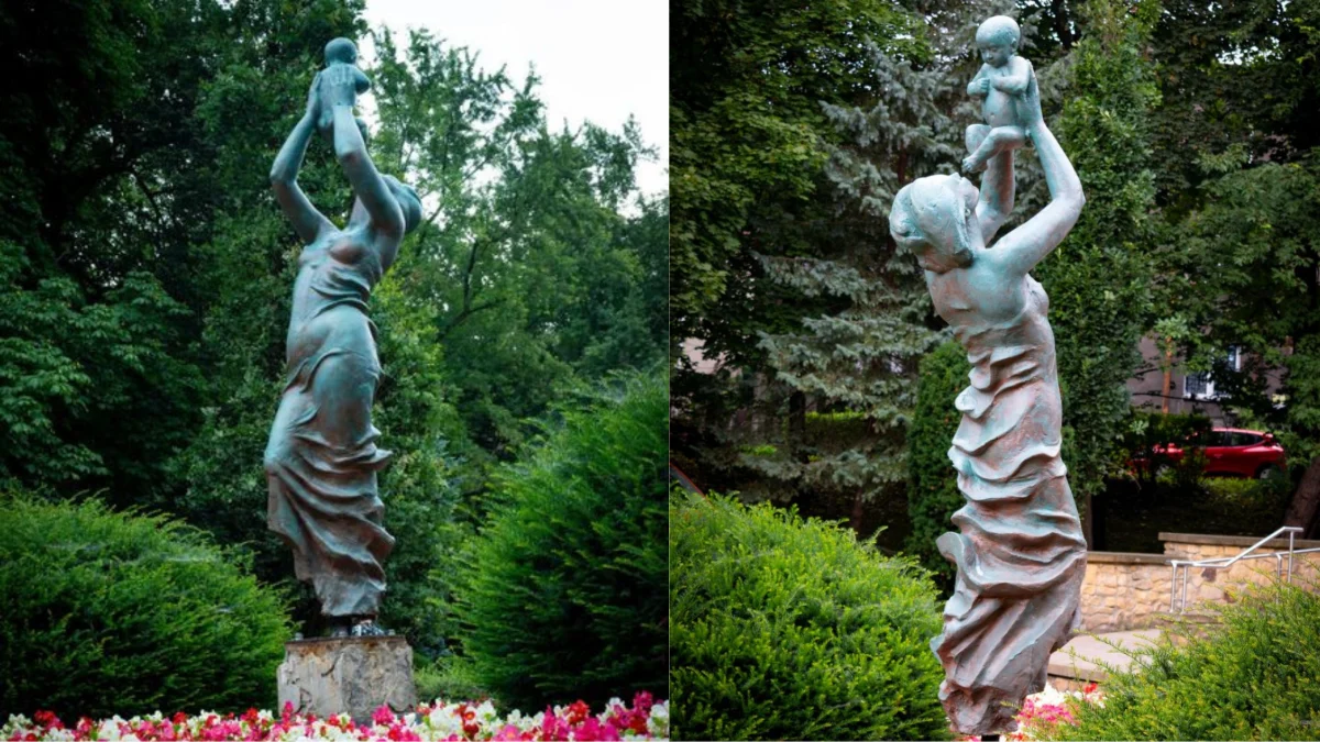 Pomnik Matki z Dzieckiem powrócił do Parku Róż po renowacji!