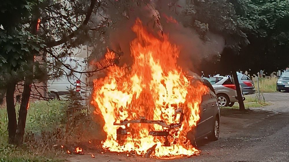 Samochód chorzowskiego stowarzyszenia w płomieniach. Założono zbiórkę