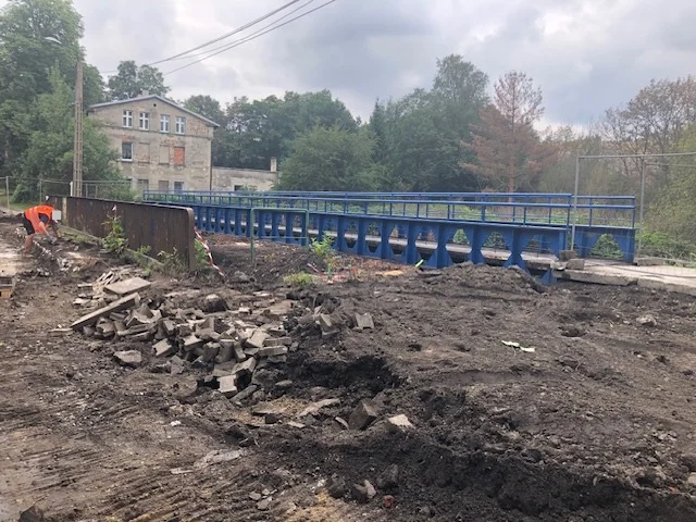 Rozpoczęły się roboty rozbiórkowe mostu w ciągu ulicy Trębackiej