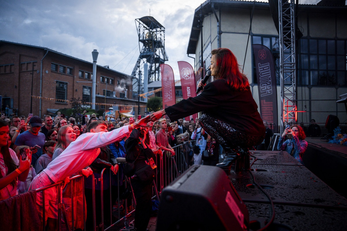 "Świeże brzmienia" – impreza z DJ-em w strefie Carnall już w sobotę!