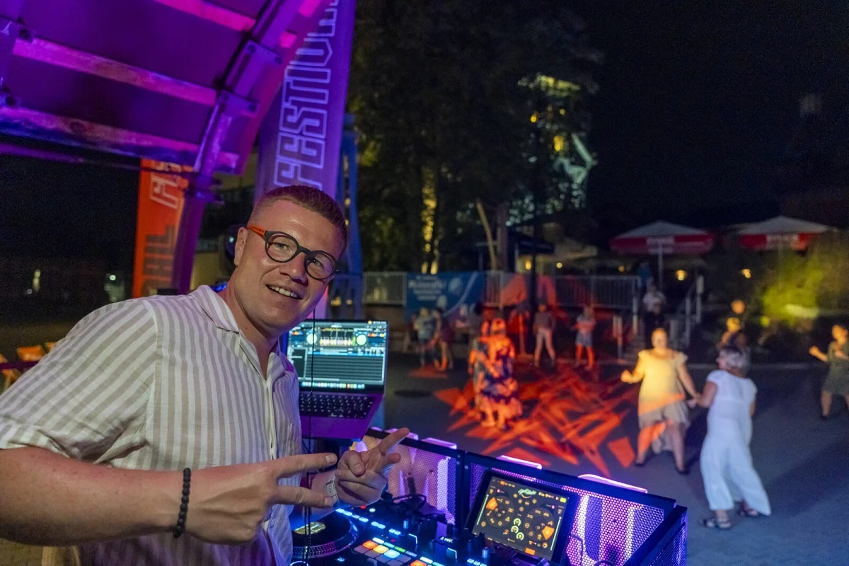 Za nami kolejna zabawa muzyczno-taneczna z DJ - "Świeże brzmienia" [FOTO]