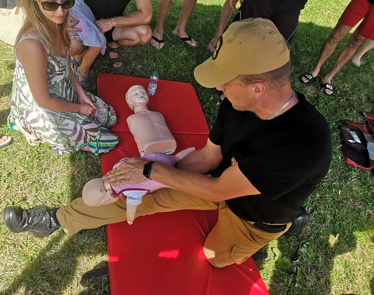 Strażacy z Zabrza prowadzi akcję "Bezpieczne wakacje" na terenie Kąpieliska Leśnego