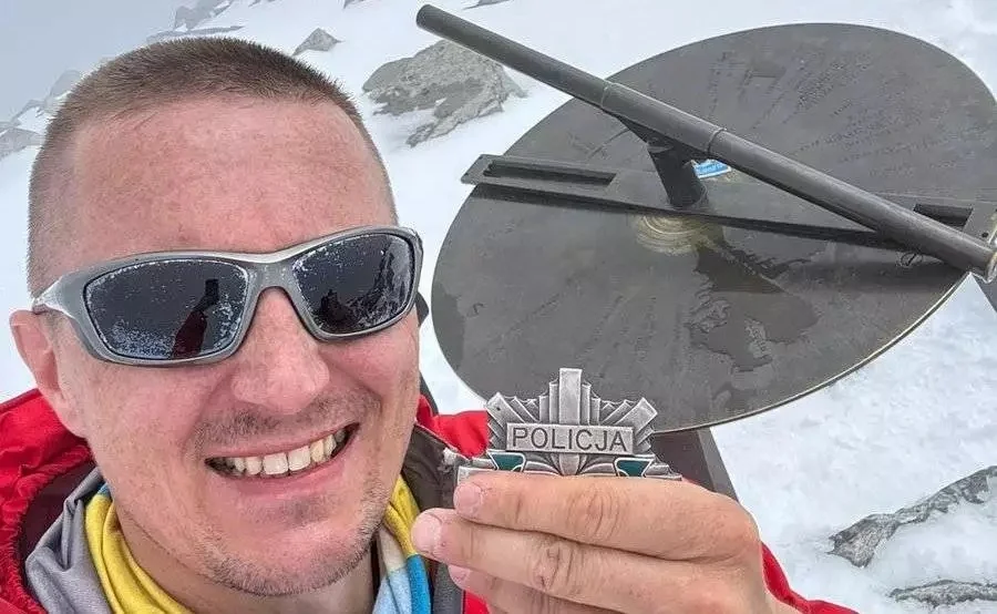Zabrzański policjant wybrał się do "krainy olbrzymów" po Koronę Europy [ZDJĘCIA]