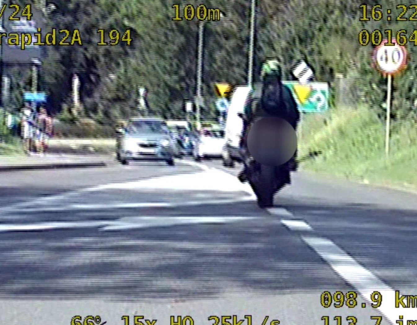 Pościg na DTŚ. Motocyklista zebrał 346 punktów karnych! [FILM]