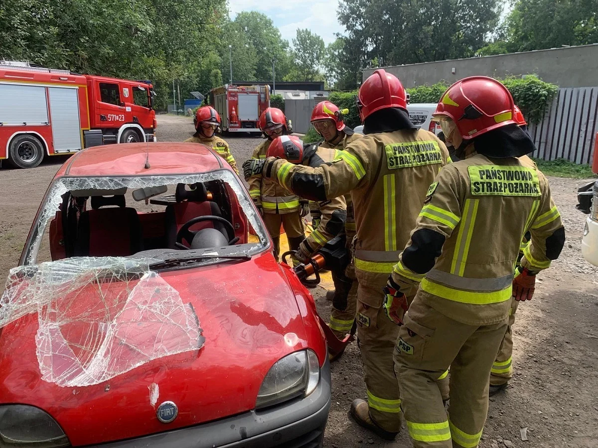 Intensywne szkolenie ratownicze strażaków w Rudzie Śląskiej [FOTO]
