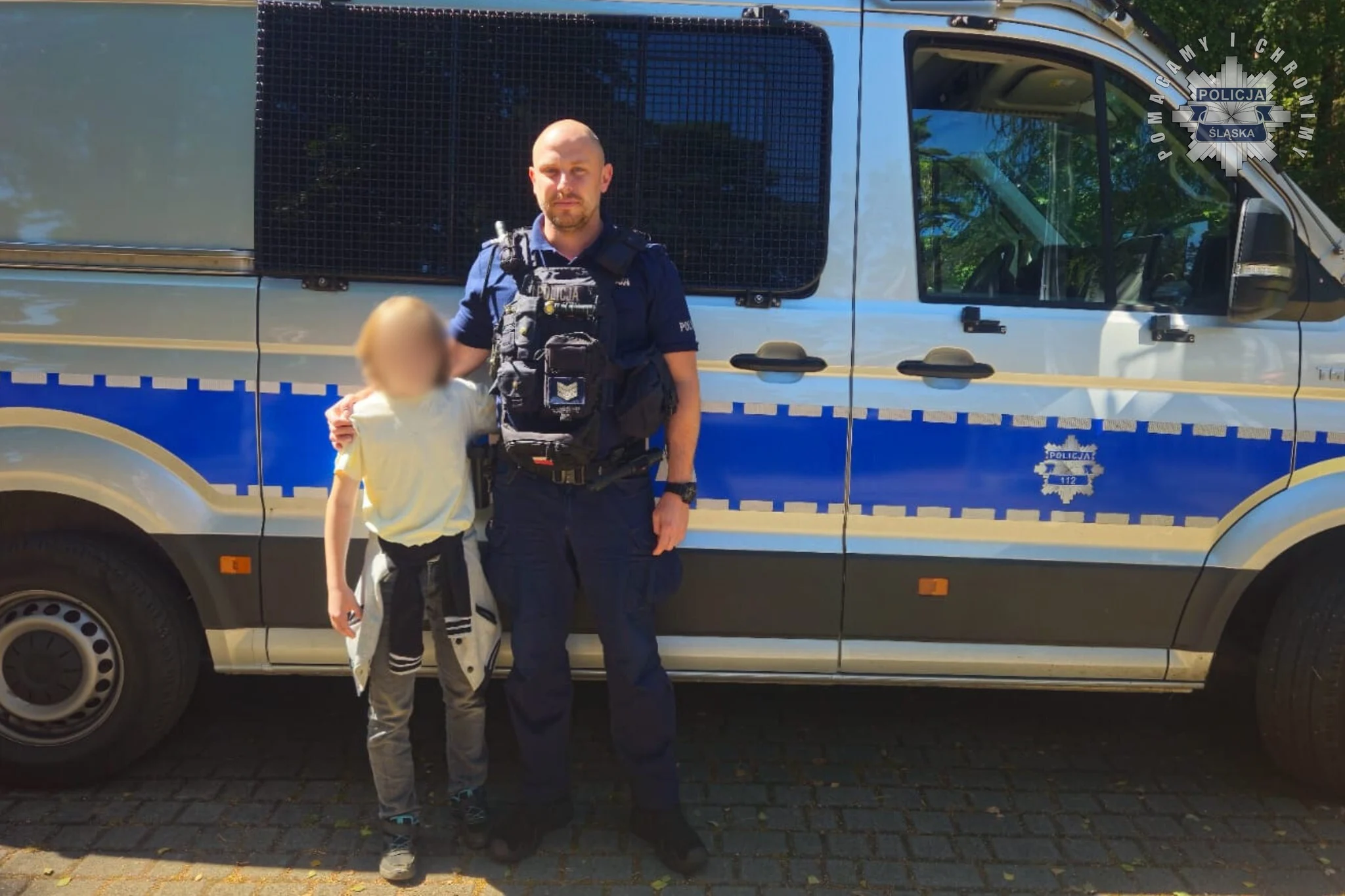 Policjant z Częstochowy dwukrotnie uratował życie dzieci nad polskim morzem!