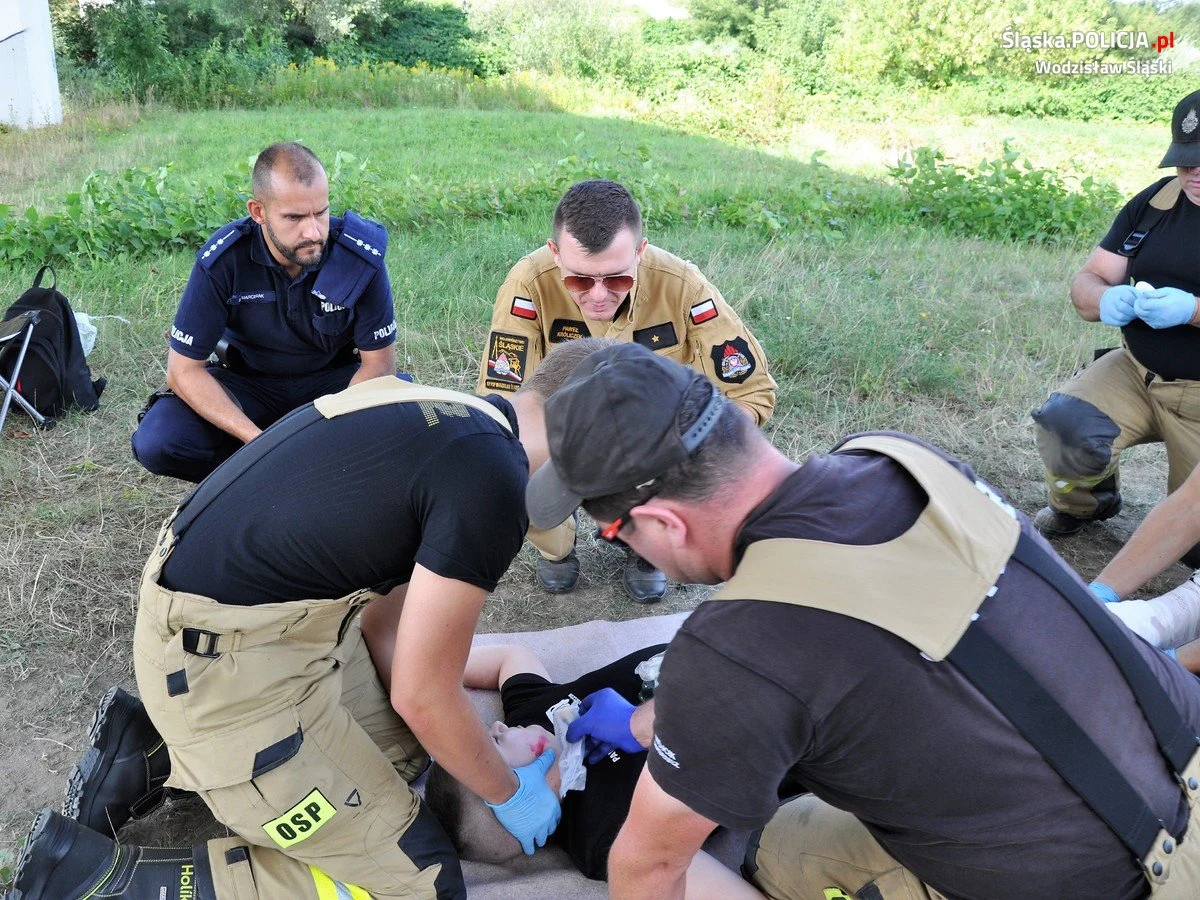 Policjanci z Wodzisławia Śląskiego ćwiczyli ze strażakami w Polderze Buków