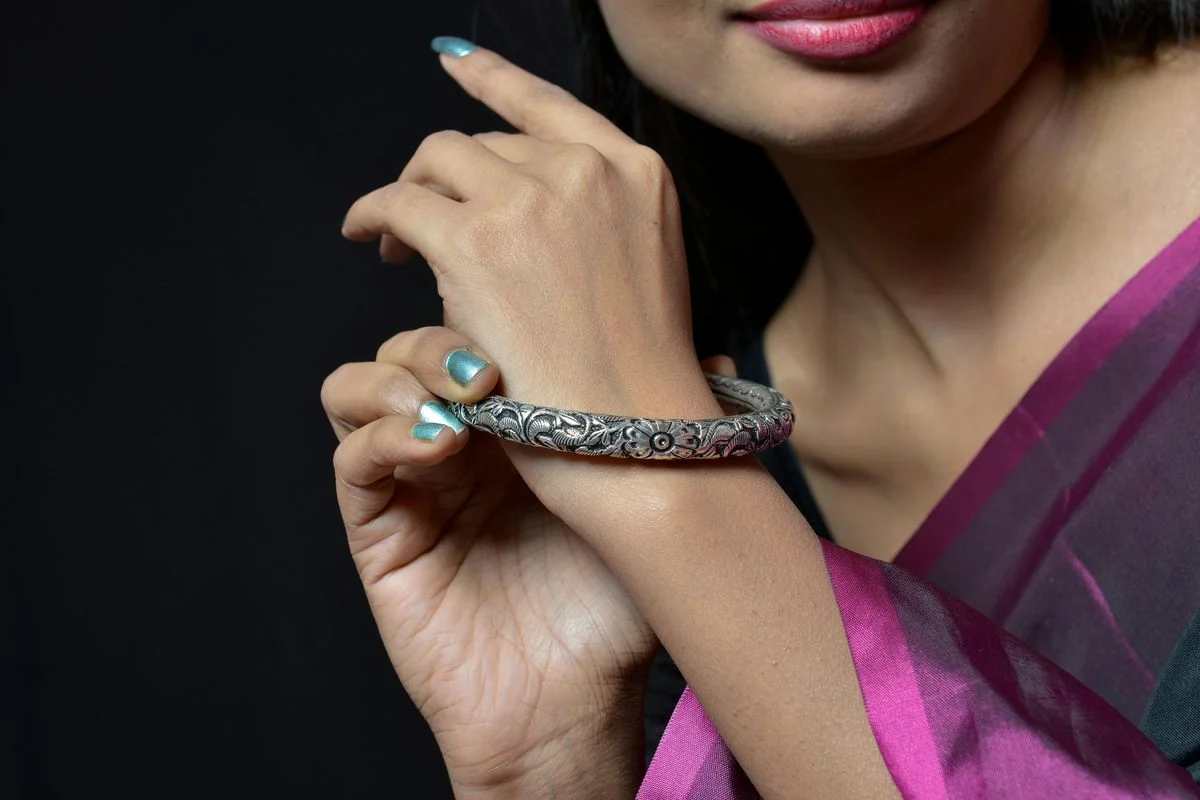 Bransoletki srebrne jako must-have każdej kobiety