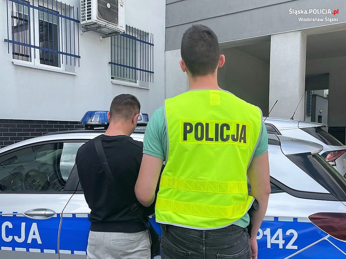 35-latek próbował przekupić policjantów. Zaoferował 5 tysięcy złotych