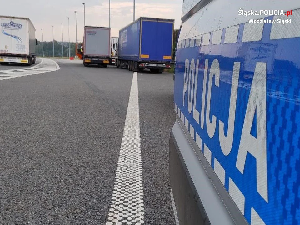 Mundurowi z drogówki kontrolowali pojazdy ciężarowe