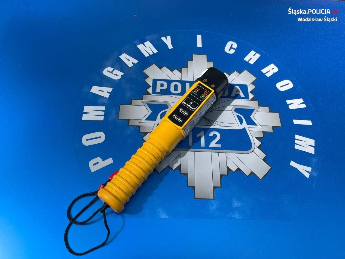 Policjant w czasie wolnym od służby zatrzymał pijanego kierowcę z dożywotnim zakazem