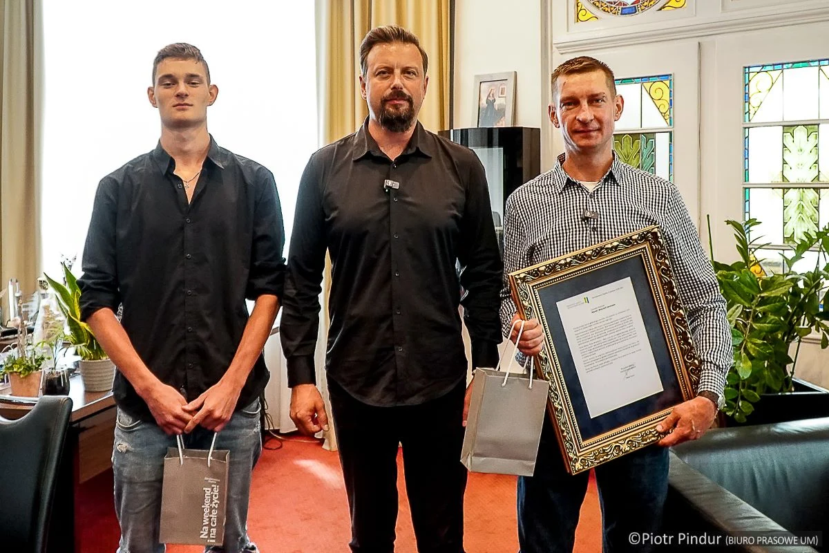 Siemianowiczanie ruszyli na pomoc topiącemu się 6-letniemu chłopcu i jego ojcu