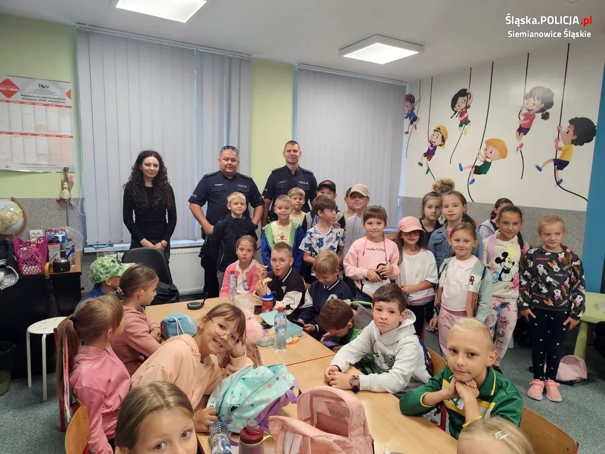 Dzielnicowi ponownie spotkali się z dziećmi by porozmawiać o bezpieczeństwie