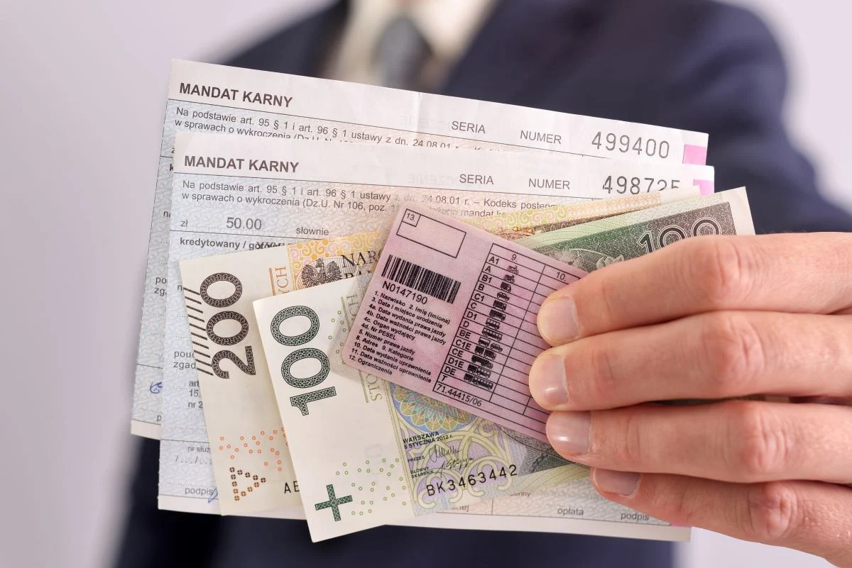 Długi weekend na drogach: 8 kolizji, 3 pijanych kierowców i 2 nietrzeźwych rowerzystów
