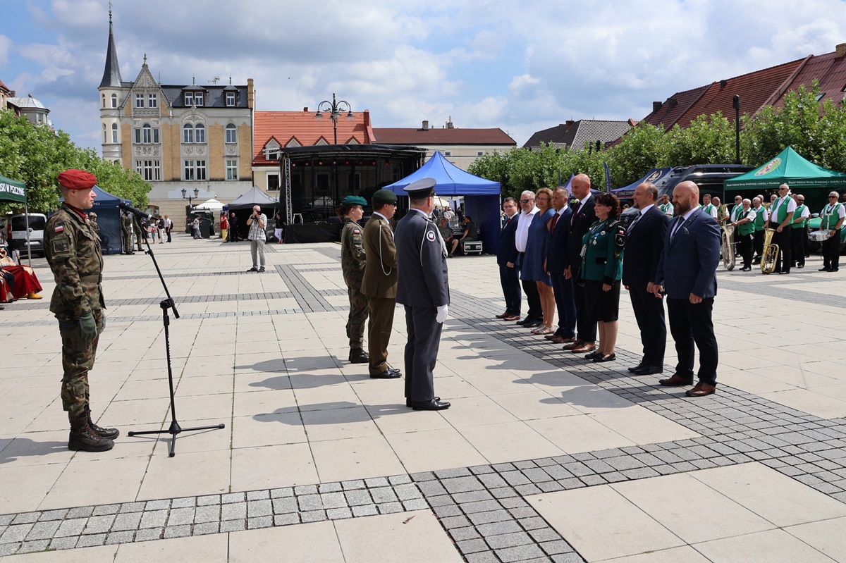 Burmistrz Orzesza, Mariusz Oleś, uhonorowany medalem za działalność patriotyczną