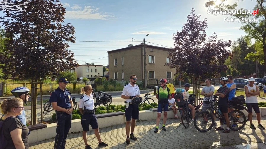 Policjanci przypomnieli zasady bezpieczeństwa uczestnikom Piekarskiej Ustawki Sportowej