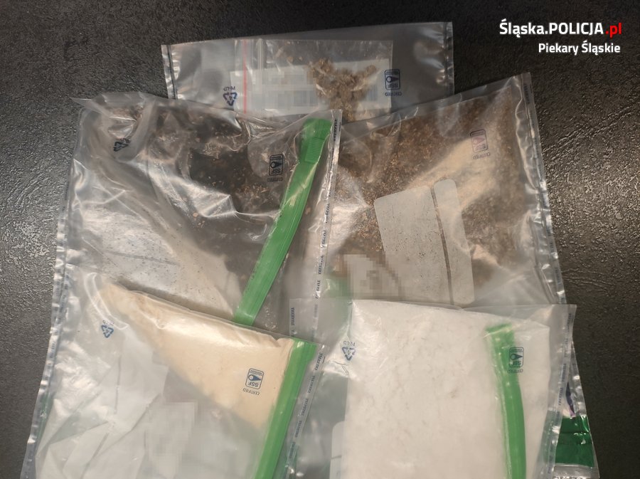 Zatrzymano osoby posiadające narkotyki w Piekarach Śląskich