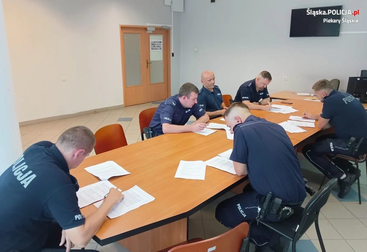 Wytypowano piekarskich dzielnicowych do kolejnego etapu konkursu "Dzielnicowy roku"