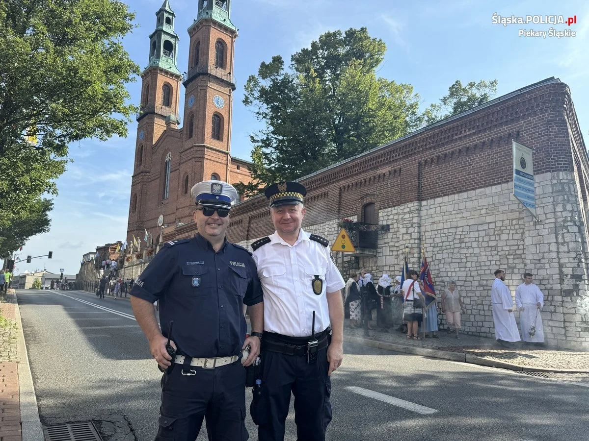 Policjanci dbali o bezpieczeństwo podczas Pielgrzymki Kobiet i Dziewcząt [FOTO]