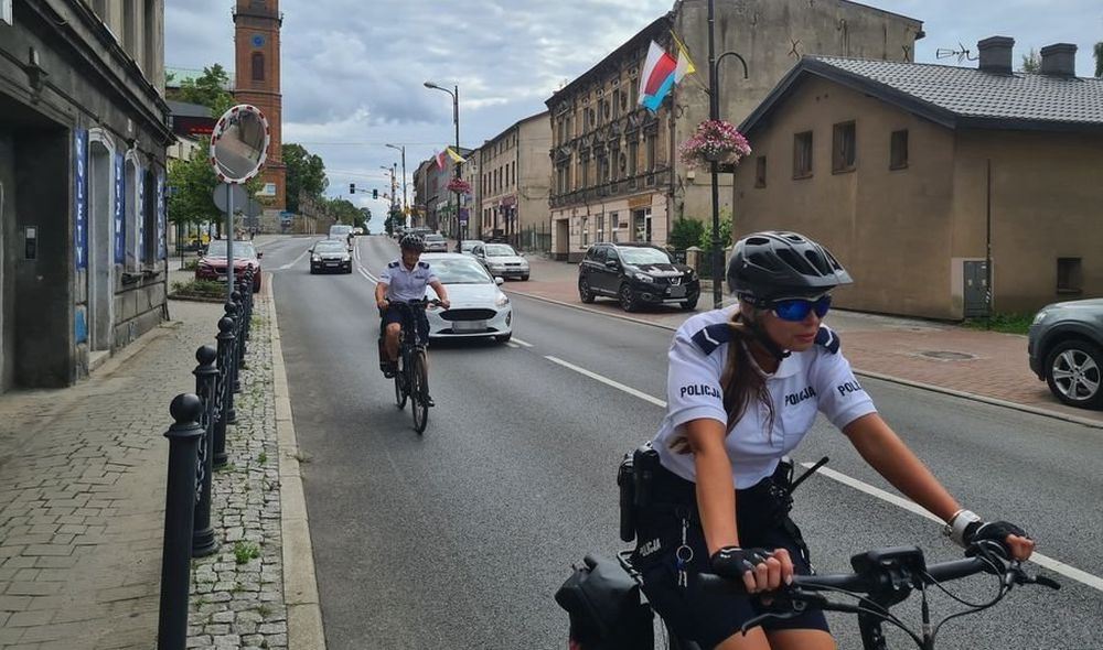 Rowerowe patrole piekarskiej policji