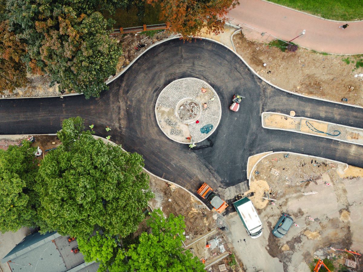 Trwa budowa ronda na ulicy Sienkiewicza. Co udało się już wykonać?