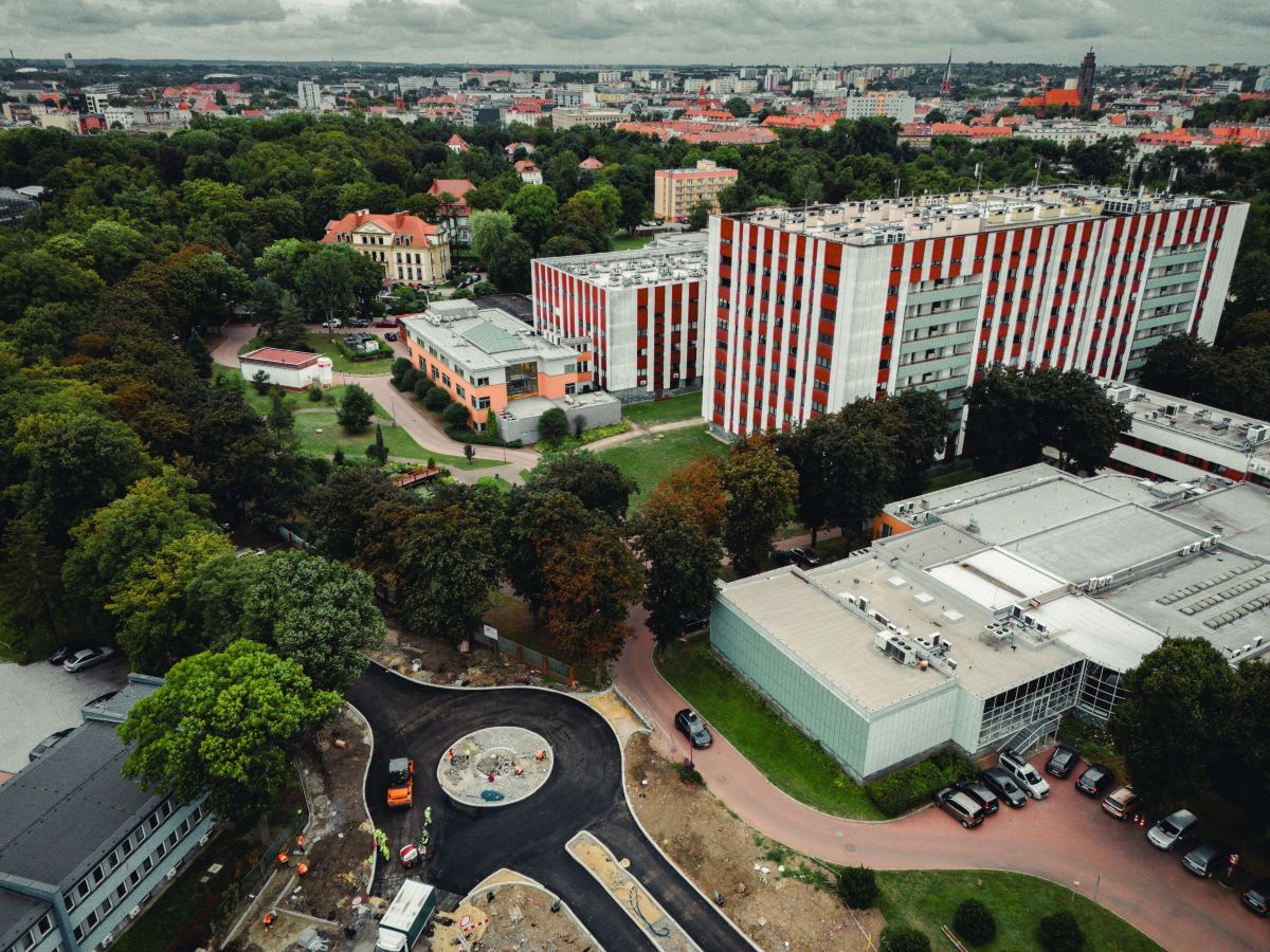 Trwa budowa ronda na ulicy Sienkiewicza. Co udało się już wykonać?