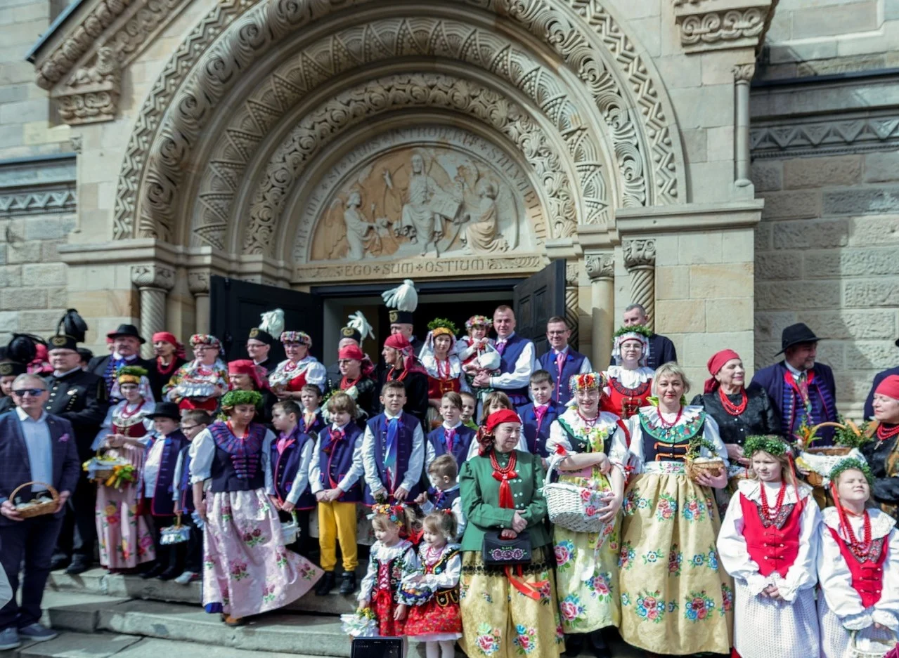 Weź udział w pobijaniu rekordu osób w strojach regionalnych!
