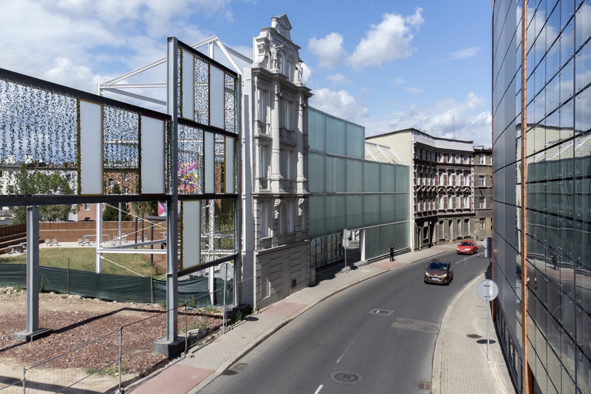 Przestrzeń przy ul. Kwietniewskiego 11 przechodzi przez kolejne roboty