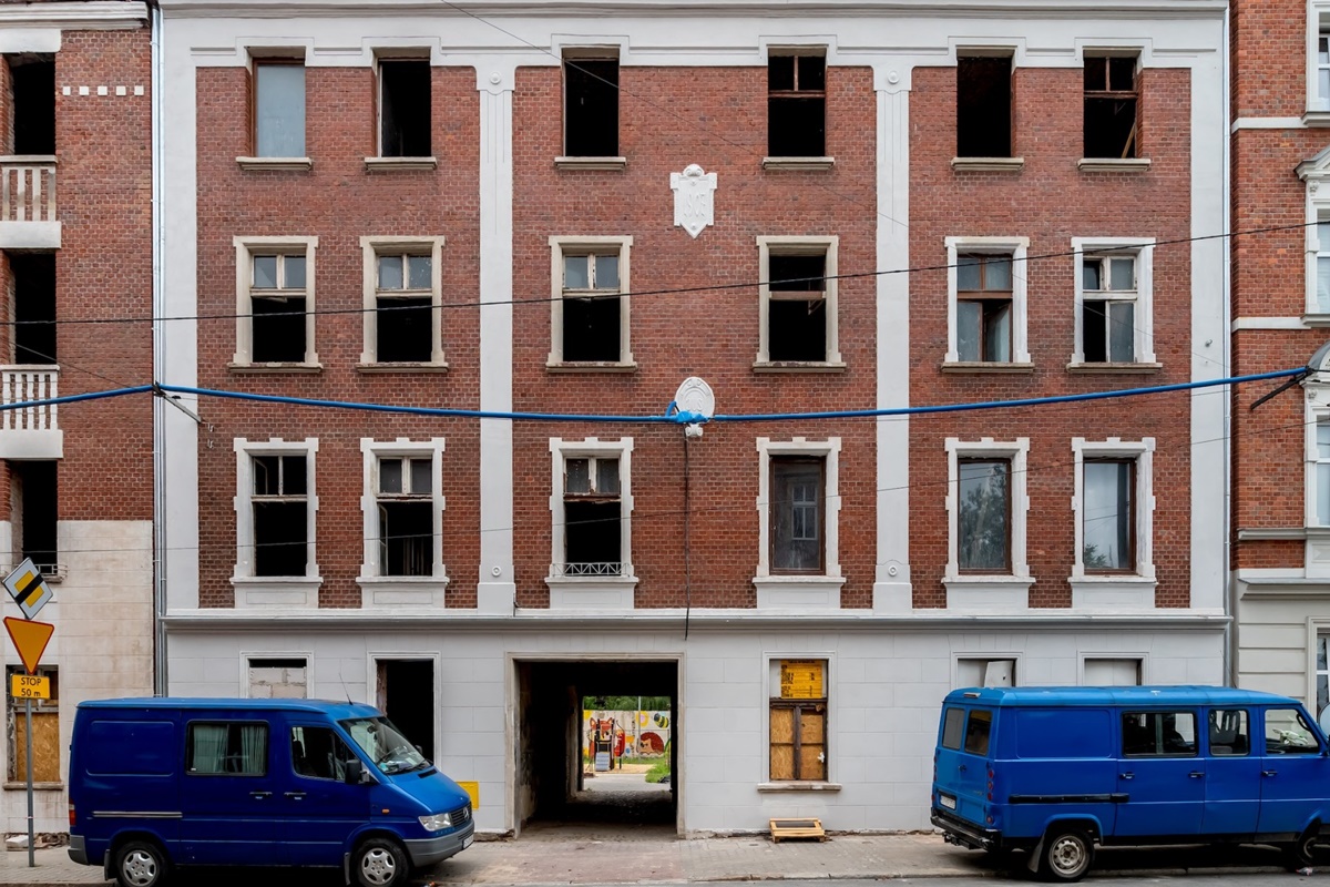 Historyczne kamienice na Musialika odzyskują dawny blask – trwa kompleksowy remont