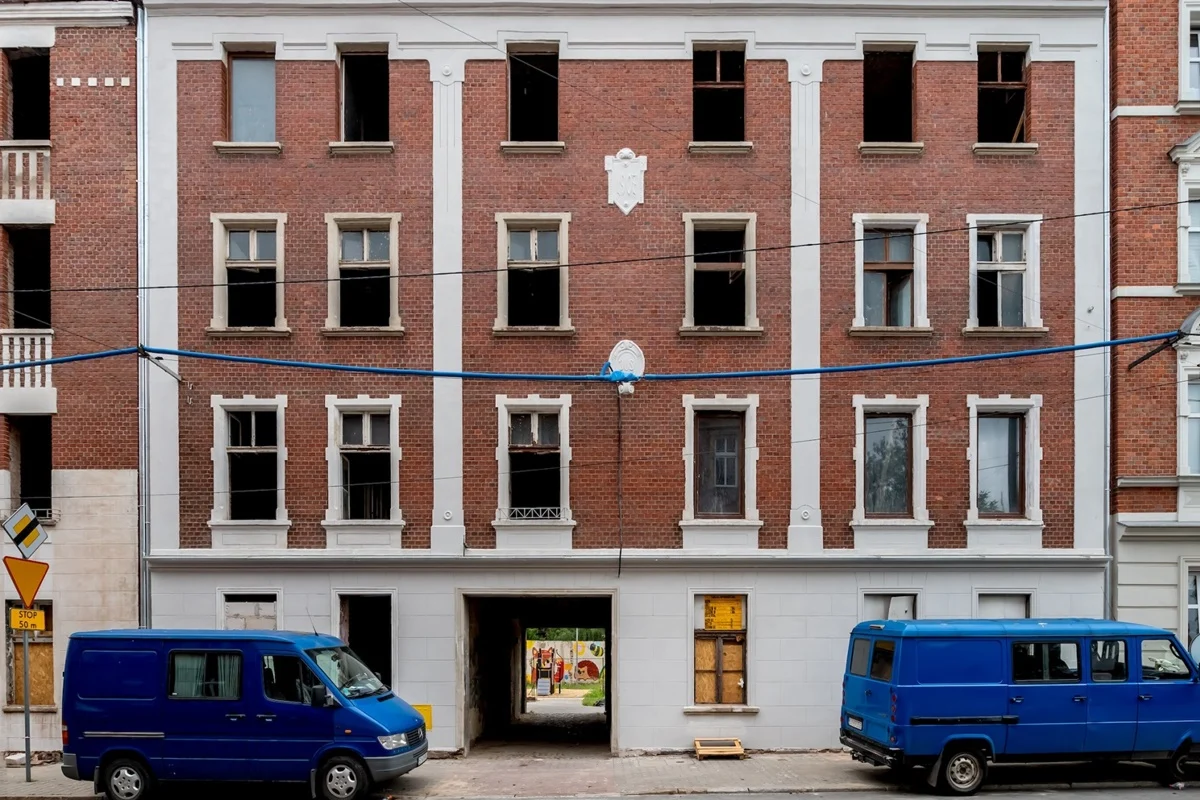 Historyczne kamienice na Musialika odzyskują dawny blask – trwa kompleksowy remont