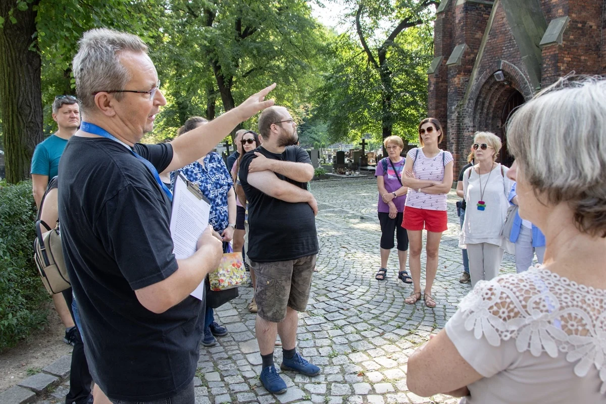 Tajemnicze aleje cmentarza Mater Dolorosa w Bytomiu: Spacer z historykiem