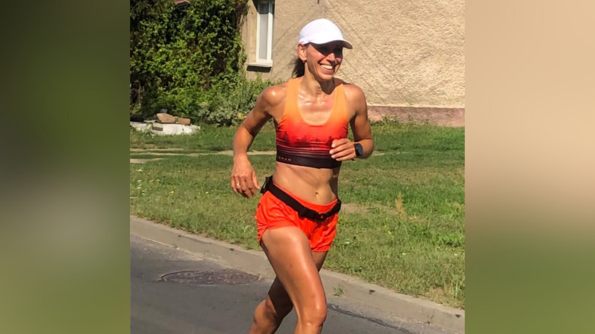 Beata Adamczyk-Nowak na podium V PKO Tarnogórskiego Półmaratonu