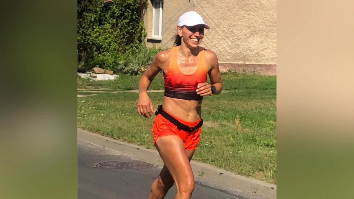 Beata Adamczyk-Nowak na podium V PKO Tarnogórskiego Półmaratonu