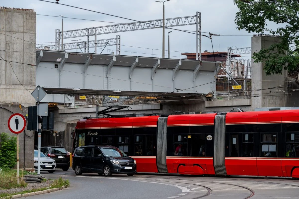 Od piątku 30 sierpnia zmiany w ruchu pod wiaduktem w Zamłyniu – objazdy i nowe rozkłady