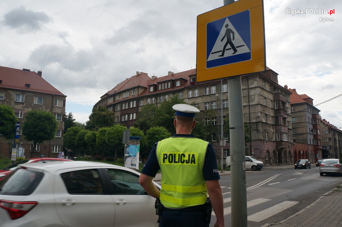 Działania „Bezpieczny Pieszy” w Bytomiu – Mundurowi kontrolowali zachowanie kierowców