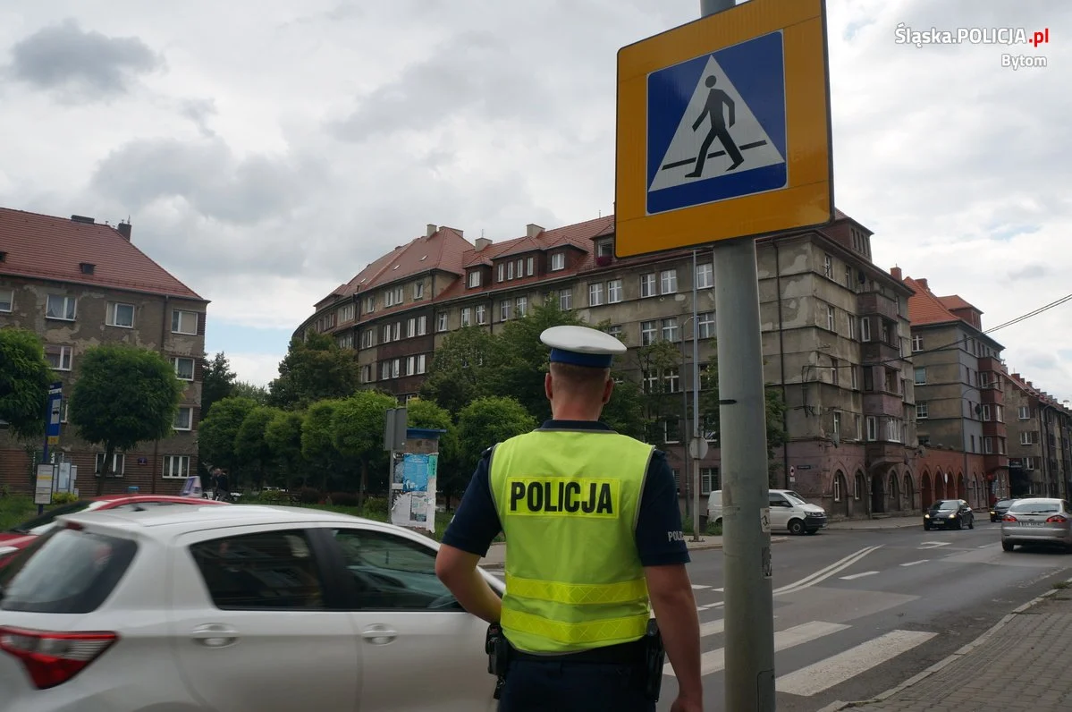 Działania „Bezpieczny Pieszy” w Bytomiu – Mundurowi kontrolowali zachowanie kierowców